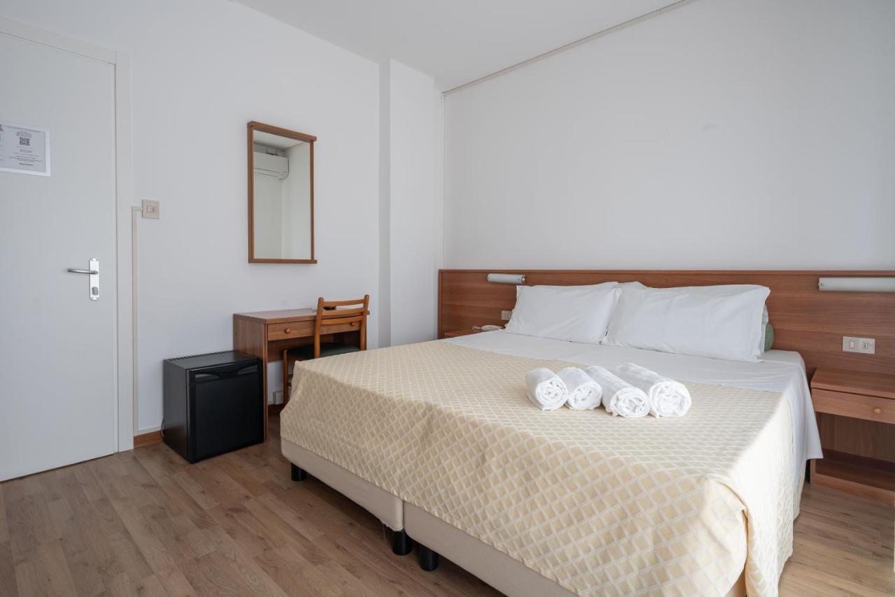 Hotel Boston 3 Stelle Superior Frontemare ليدو دي يسولو المظهر الخارجي الصورة